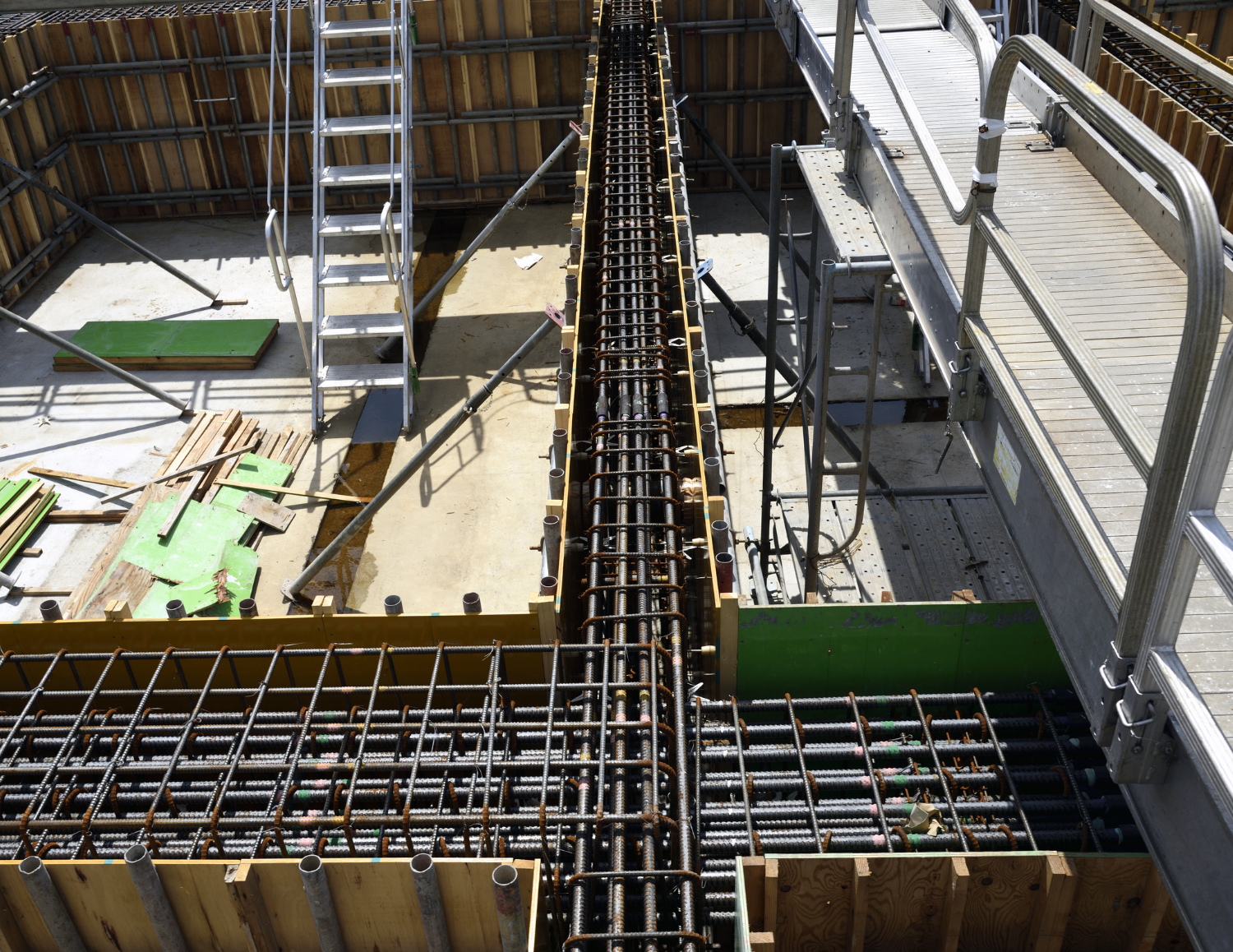 Scud Ply film faced shuttering plywood at construction site